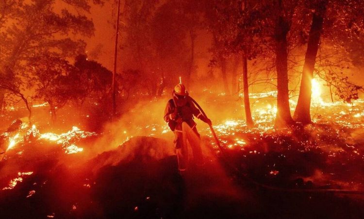 «Σαρώνουν» οι πυρκαγιές στην Καλιφόρνια – Στάχτη πάνω από δύο εκατ. στρέμματα