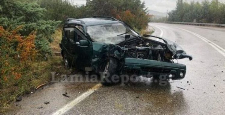 Σύγκρουση τζιπ με λεωφορείο του ΚΤΕΛ Τρικάλων στο Δομοκό
