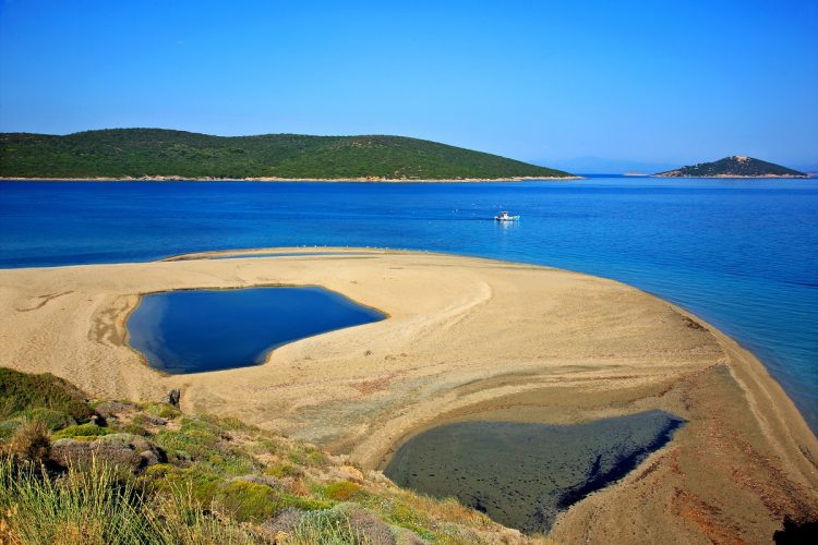 Η Εύβοια είναι το πιο περίεργο νησί της Ελλάδας