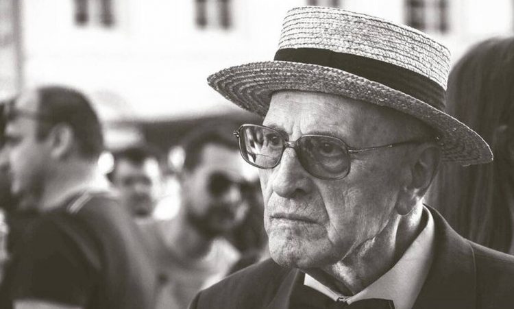 Το ανέκδοτο της ημέρας: Ο παππούς και η ασφαλιστική