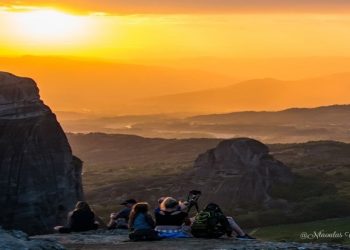 Το υπέροχο “μυστηριακό” ηλιοβασίλεμα των Μετεώρων… μία μοναδική εμπειρία