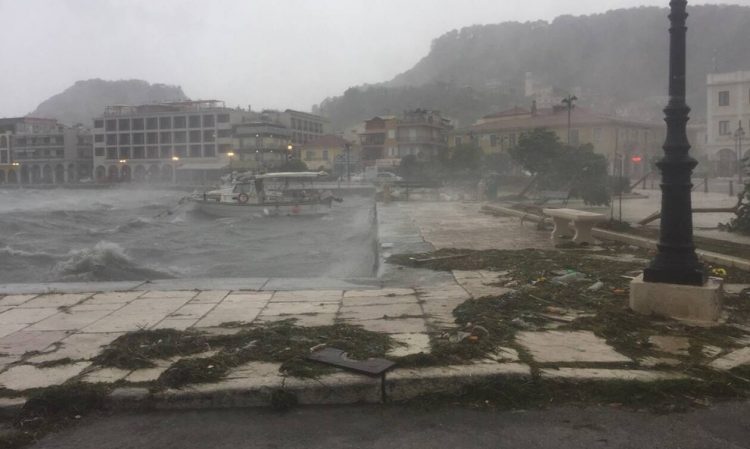 Ο «Ιανός» σφυροκοπά το Ιόνιο: Ζάκυνθος, Κεφαλονιά και Ιθάκη στη δίνη του κυκλώνα