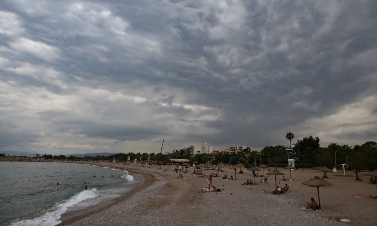 Καιρός: Τετάρτη με βροχές και καταιγίδες – Πού θα είναι έντονα τα φαινόμενα