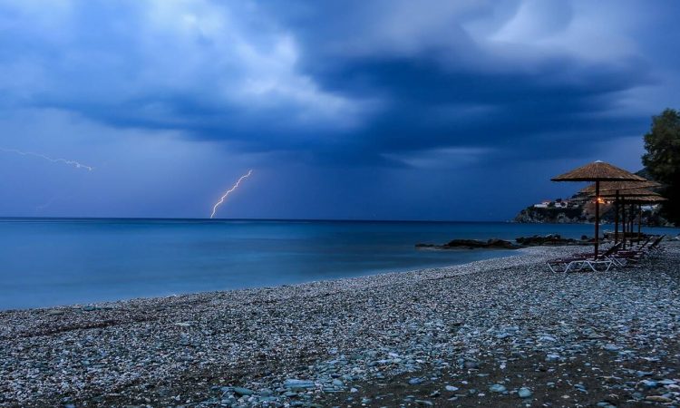 Έκτακτο δελτίο ΕΜΥ: Σφοδρή κακοκαιρία θα σαρώσει τη χώρα – Πού θα είναι έντονα τα φαινόμενα