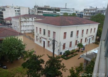 Πλημμύρισε η πόλη της Καρδίτσας (απίστευτες εικόνες)