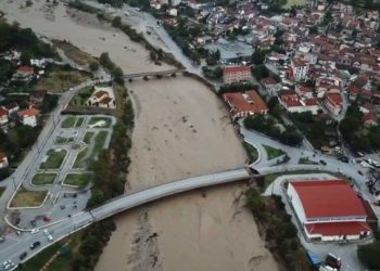 “Ιανός”: Ώρες αγωνίας για τους αγνοούμενους στην Καρδίτσα – Αποκλεισμένα έξι χωριά