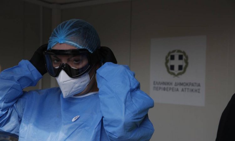 Kορονοϊός – Νέα μελέτη: Όσοι φοράνε γυαλιά έχουν μικρότερη πιθανότητα να αρρωστήσουν από Covid-19
