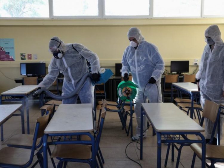 Ανησυχία της ΕΛΜΕ ΤΡΙΚΑΛΩΝ για τα κρούσματα κορονοϊού πριν ακόμη χτυπήσει το πρώτο κουδούνι στα σχολεία