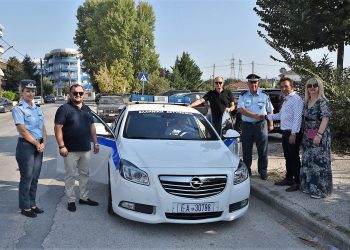Μία λιμουζίνα για το Αστυνομικό Τμήμα Φαρκαδόνας