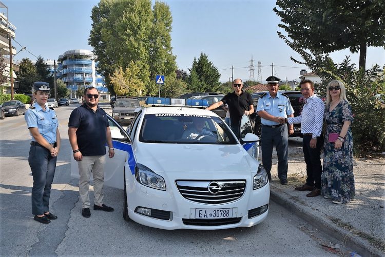 Μία λιμουζίνα για το Αστυνομικό Τμήμα Φαρκαδόνας