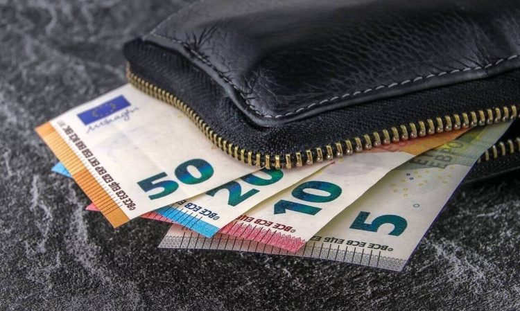 Ρόδος: Μπήκαν στο λογαριασμό του 150.000 ευρώ – Έκανε το κορόιδο για 9 χρόνια