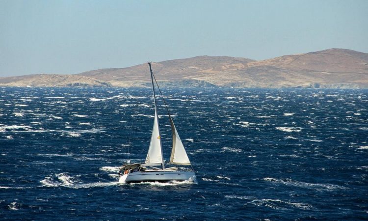 Καιρός: Με πολλά μποφόρ η Τρίτη – Έρχονται καταιγίδες