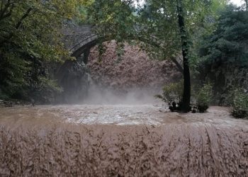 Άγρια ομορφιά…. Οι καταρράκτες της Παλαιοκαρυάς κόβουν την ανάσα μετά το πέρασμα του κυκλώνα (φωτό-video)