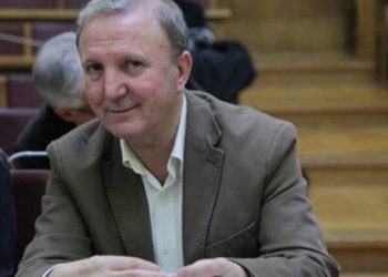 ΑΝΑΔΙΑΤΑΞΗ ΜΕ ΕΠΙΔΙΩΞΗ ΤΟ ΣΥΓΧΡΟΝΟ ΕΛΚΥΣΤΙΚΟ ΜΑΖΙΚΟ ΚΟΜΜΑ ΤΗΣ ΝΕΑΣ ΑΡΙΣΤΕΡΑΣ