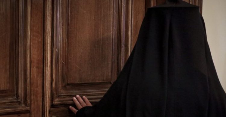 Λάρισα: Σε απολογία πρώην αρχιμανδρίτης για μεγάλο χρηματικό ποσό και πολύτιμες εικόνες που έκαναν φτερά – Χάθηκε από προσώπου γης