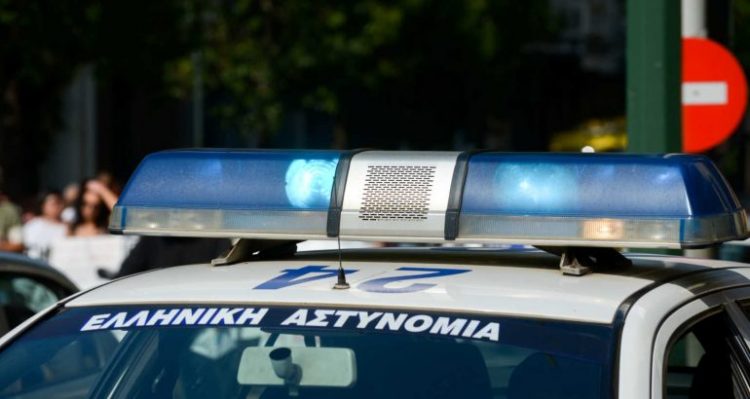Βύρωνας – Μητέρα δυο παιδιών έπεσε από τον τρίτο όροφο πολυκατοικίας