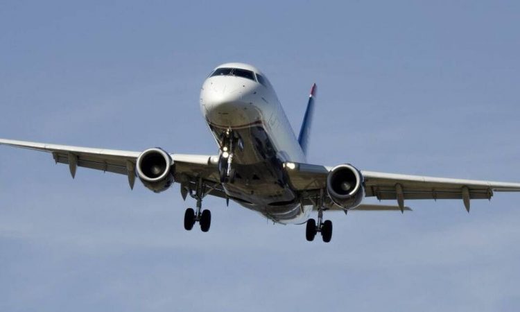 Χαμός σε αεροπλάνο: Επιβάτης δάγκωσε το αυτί συνεπιβάτη του