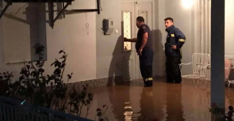 Χαμός στην Πυροσβεστική: 630 κλήσεις και 450 διασώσεις στη Θεσσαλία τις τελευταίες ώρες