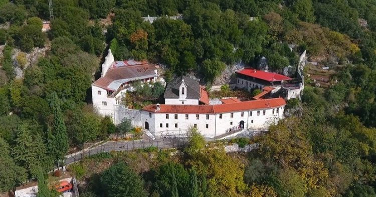 Ιερά Μονή Παναγίας Δουραχάνης (Ντουραχανιώτισσα) – Αμφιθέα Ιωαννίνων