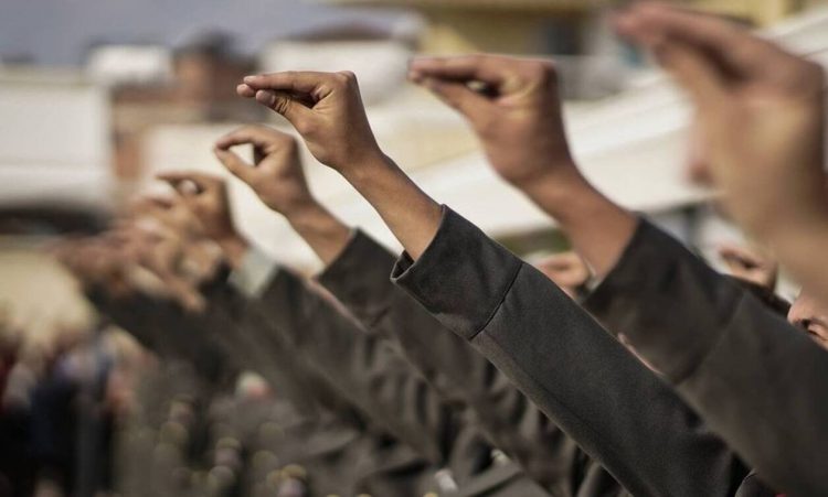 Στρατός: Υποχρεωτική στράτευση στα 18 – Σκέψεις για αύξηση θητείας