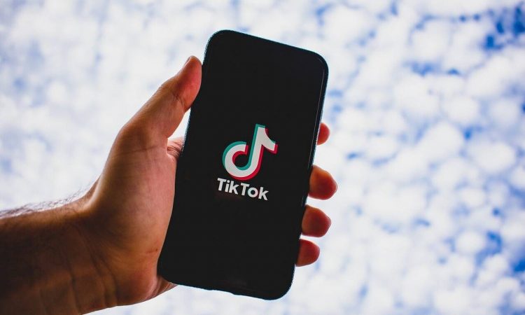 «Benadryl challenge»: Η νέα μοιραία «πρόκληση» στο TikTok – Νεκρή 15χρονη