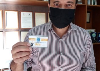 H πρώτη κάρτα διαρκείας από τον Ασκληπιό στον Δήμαρχο