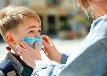 Σχολεία: Τι θα ισχύει όταν ένα παιδί νιώσει δυσφορία και θέλει να βγάλει τη μάσκα