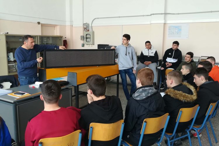 Μία νέα αρχή… με ηλεκτρονικούς πίνακες ανακοινώσεων στο 1ο ΕΠΑΛ Τρικάλων