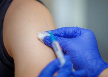 Τι πρέπει να γνωρίζουμε για τα εμβόλια γρίπης και πνευμονιόκοκκου