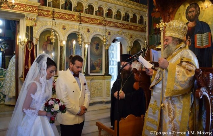 Γάμος μέσα στη Θεία Λειτουργία – Παντρεύτηκαν και μετέλαβαν
