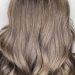 Το mushroom blonde είναι το απόλυτο χρώμα μαλλιών του φετινού χειμώνα