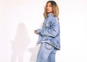Βρήκαμε πώς θα αντιγράψεις το girly χτένισμα της Hailey Bieber
