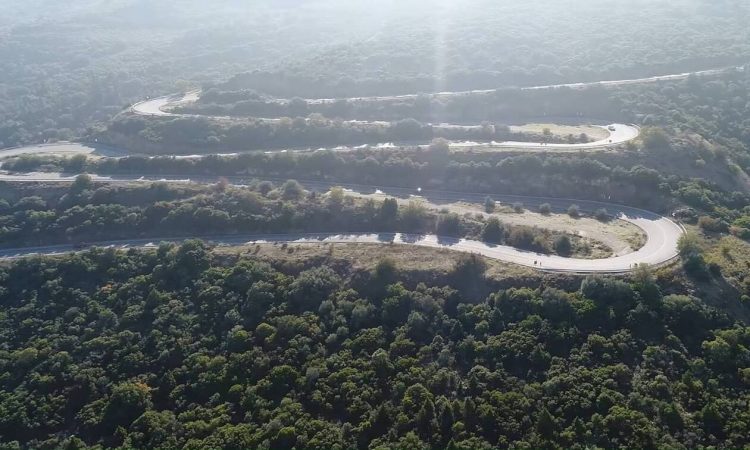 Ο ελληνικός δρόμος με τις 30 στροφές (video)