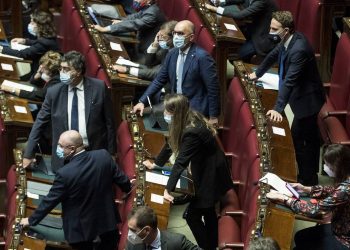 Πολιτικοί και πανδημία: Τα πρόσωπα που μολύνθηκαν από τον κορονοϊό