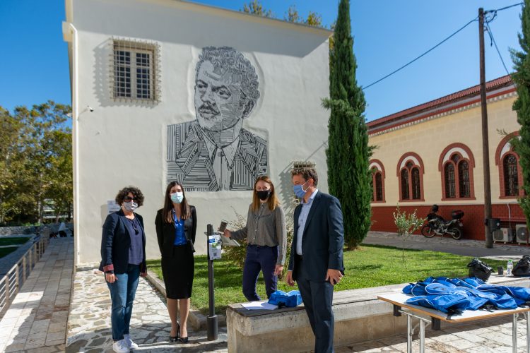 Ευρωπαϊκή Πράσινη Συμφωνία στα Τρίκαλα με 16 ηλιακούς φορτιστές δωρεάν φόρτισης
