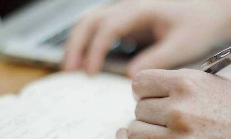 ΕΡΓΑΝΗ ΙΙ: Αλλάζουν όλα στα εργασιακά -Τι ισχύει για υπερωρίες, ψηφιακό ωράριο και ηλεκτρονική κάρτα
