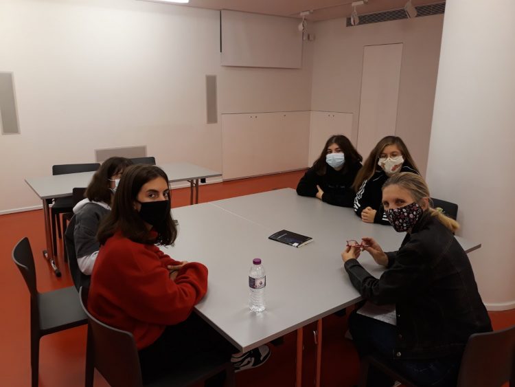 Συνάντηση της Λέσχης Ανάγνωσης Εφήβων στην Βιβλιοθήκη Καλαμπάκας