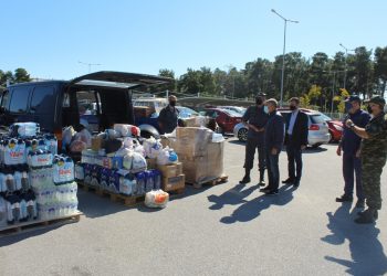 Tρόφιμα και είδη πρώτης ανάγκης για την Καρδίτσα και τα Φάρσαλα προσέφεραν οι μονάδες της Πολεμικής Αεροπορίας