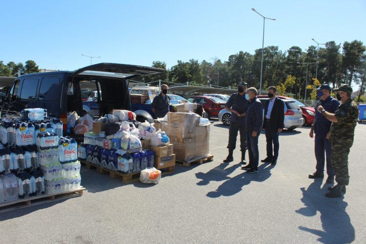 Tρόφιμα και είδη πρώτης ανάγκης για την Καρδίτσα και τα Φάρσαλα προσέφεραν οι μονάδες της Πολεμικής Αεροπορίας