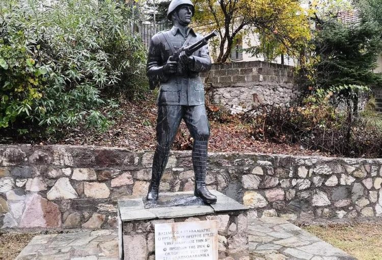 Επιμνημόσυνη δέηση και κατάθεση στεφάνων προς τιμή του Βασίλη Τσιαβαλιάρη