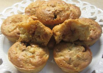 MUFFINS με μήλο και καραμέλες γάλακτος