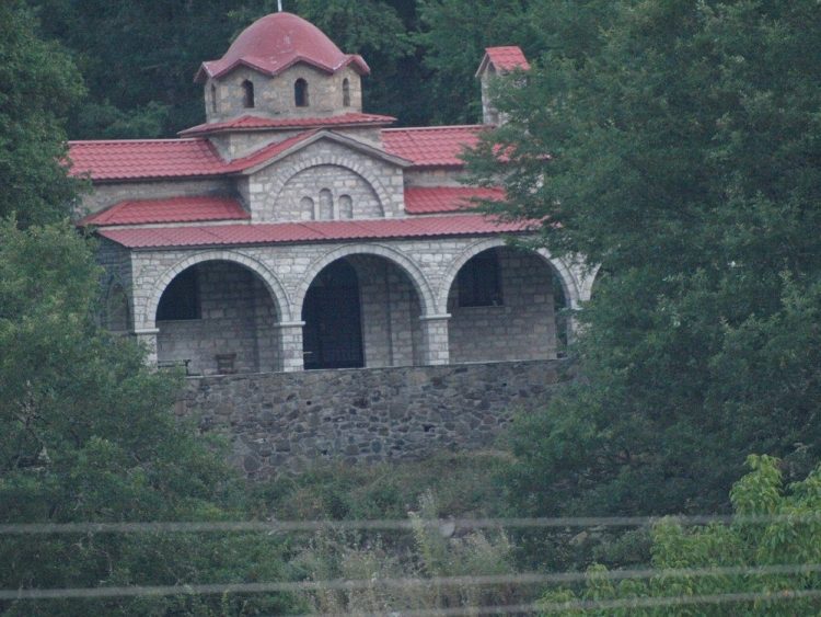 Ιερόσυλοι έκλεψαν εικόνες από τον Ιερό Ναό Αγίου Νικολάου στην Καλλιρρόη