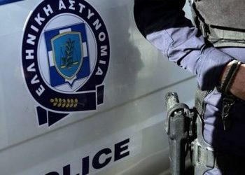 Εύσημα σε Τρικαλινούς Αστυνομικούς που έσωσαν γυναίκα η οποία κινδύνευε να παρασυρθεί από τρένο