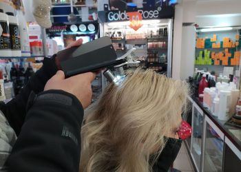 Λιπαρότητα, ξηροδερμία… Αναλύστε με κάμερα το τριχωτό της κεφαλής και τα μαλλιά κι εντοπίστε το πρόβλημα