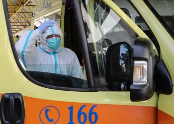 Έξι κρούσματα κορωνοϊού στο ΕΚΑΒ Λάρισας