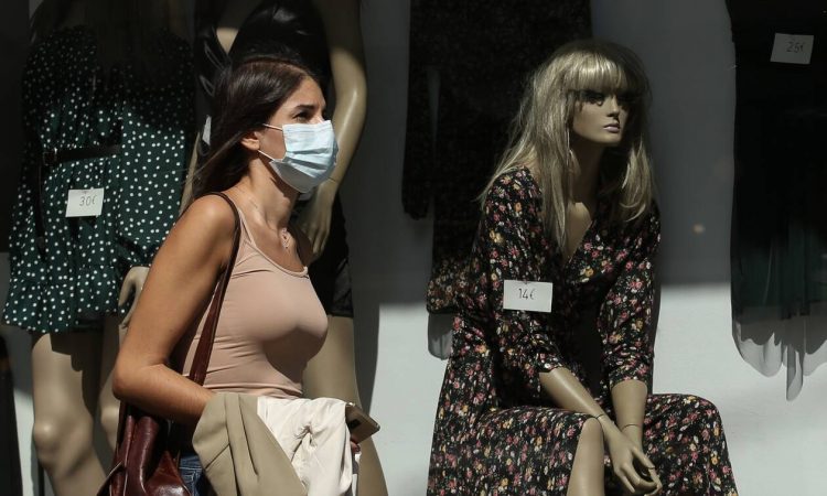 Ενδιάμεσες εκπτώσεις 2020: Πότε ξεκινούν – Κλειστά τα καταστήματα την Κυριακή