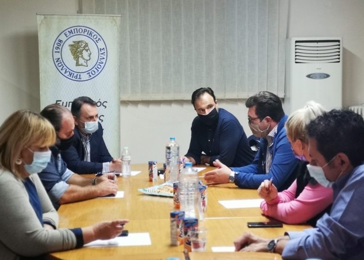Χριστουγεννιάτικες δράσεις και έργα του Δ. Τρικκαίων συζητήθηκαν με τον Εμπορικό Σύλλογο Τρικάλων