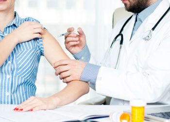 Οδηγίες για την Εποχική Γρίπη 2020-2021  και τον Αντιγριπικό Εμβολιασμό