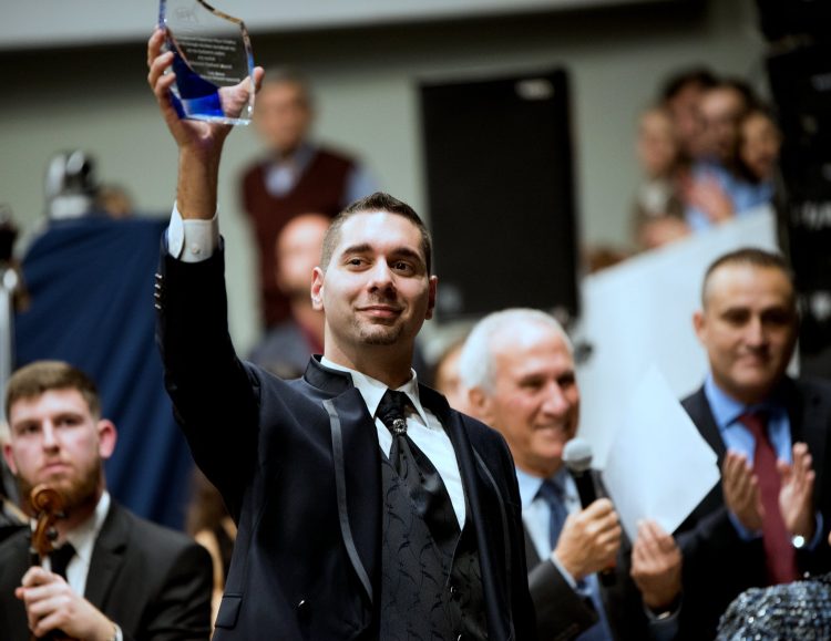 Αφιέρωμα στον Μαέστρο της Συμφωνικής Ορχήστρας Νέων Ελλάδος Ευάγγελο Αραμπατζή