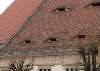 Σπίτια σε ρουμανικό χωριό έχουν… μάτια